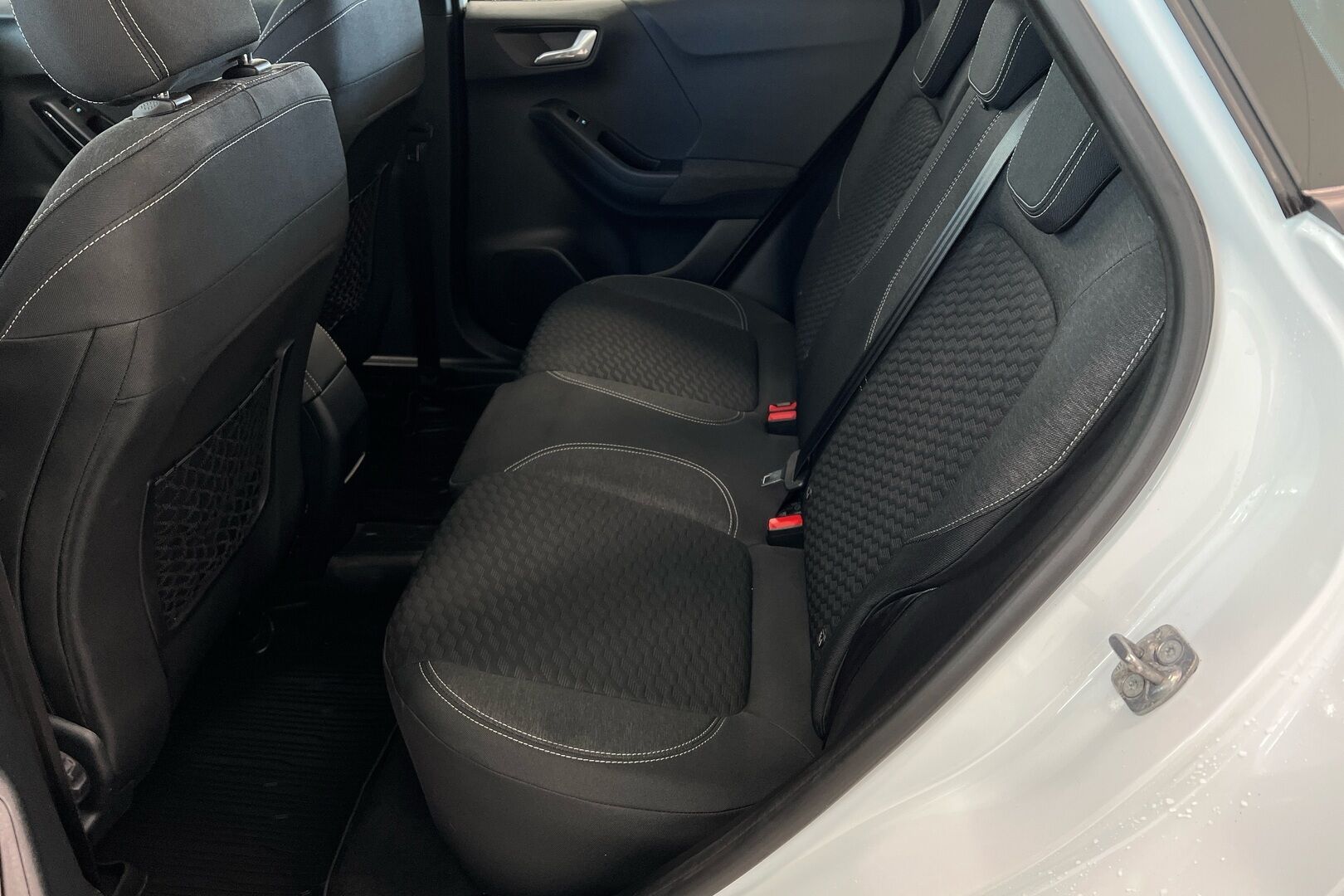 Ford Puma iso kuva 10