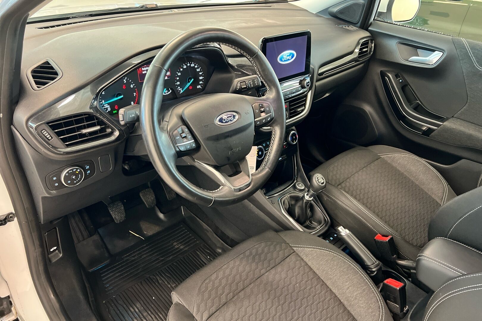 Ford Puma iso kuva 8