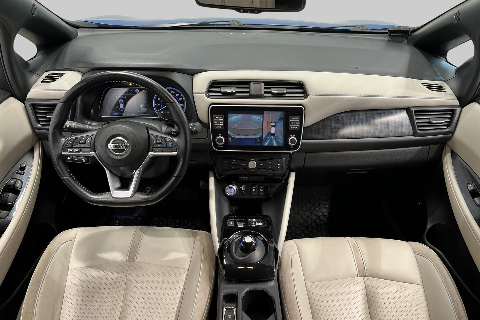 Nissan Leaf iso kuva 11