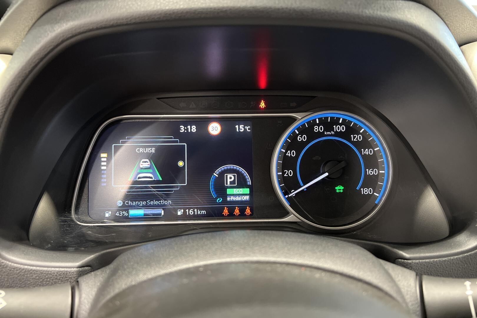 Nissan Leaf iso kuva 14