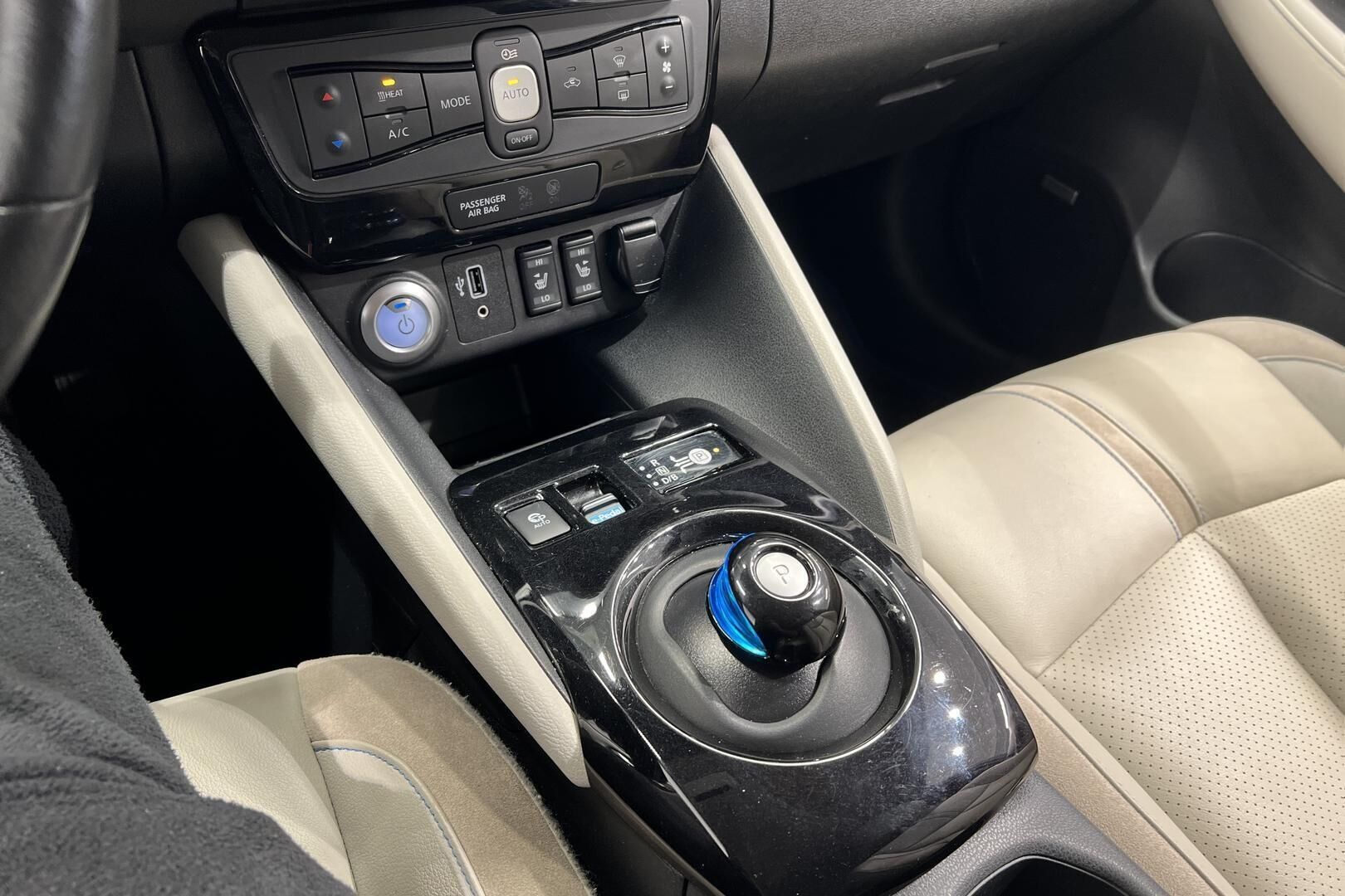 Nissan Leaf iso kuva 19