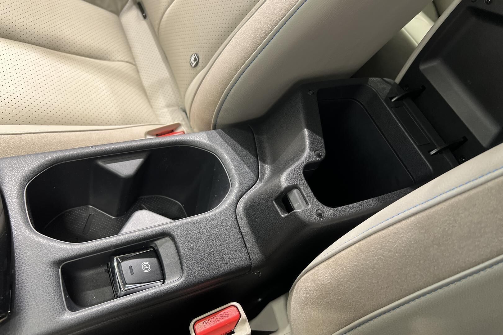 Nissan Leaf iso kuva 20