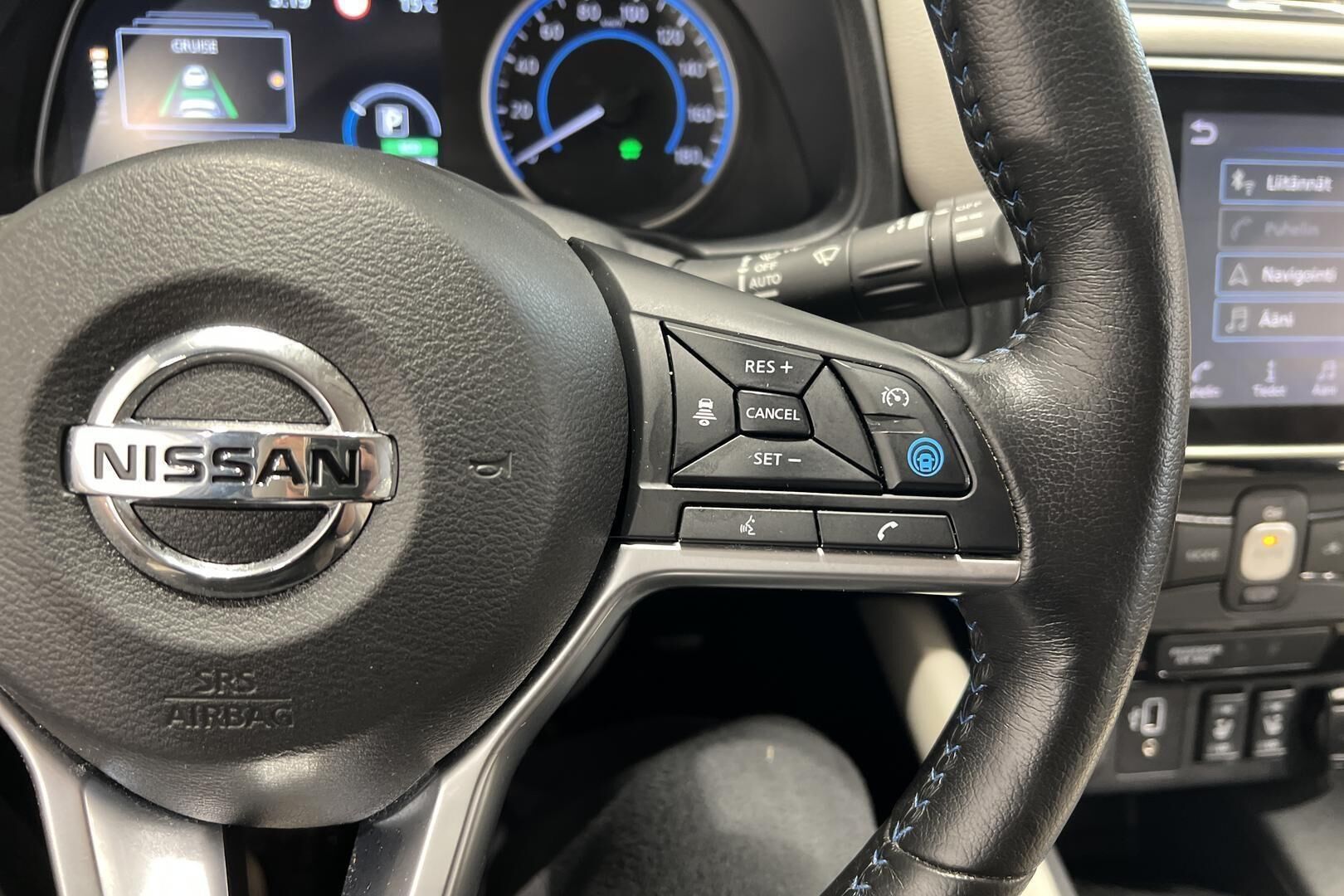Nissan Leaf iso kuva 21