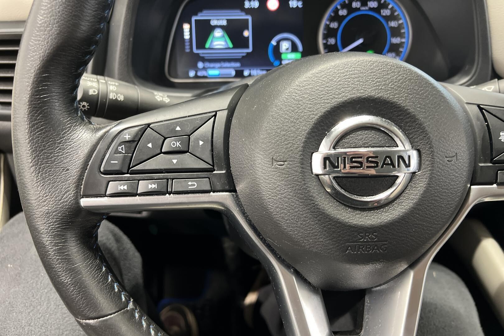 Nissan Leaf iso kuva 22