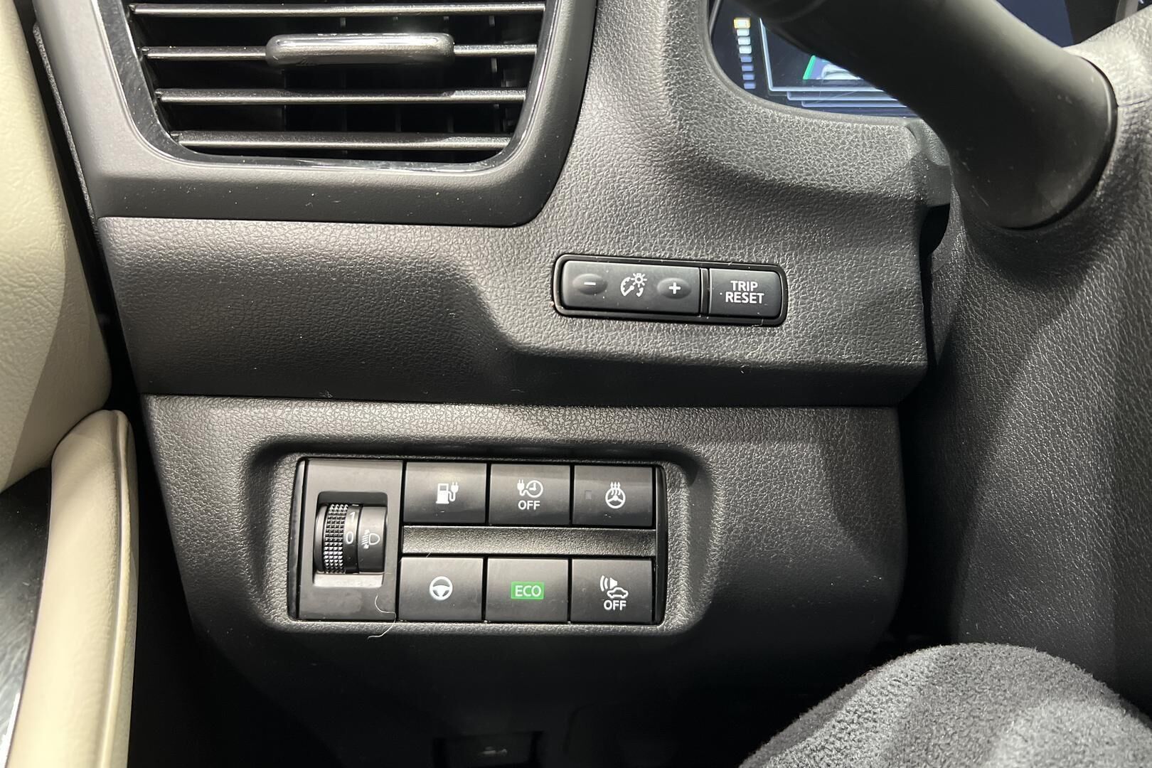 Nissan Leaf iso kuva 23