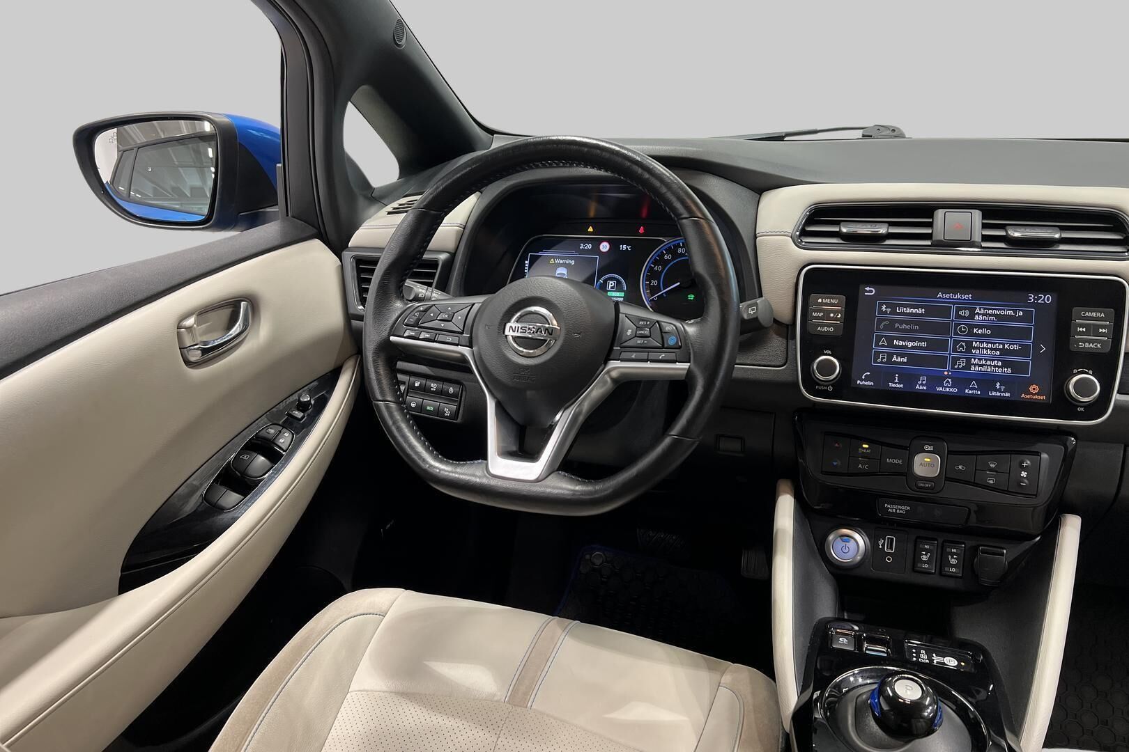Nissan Leaf iso kuva 26
