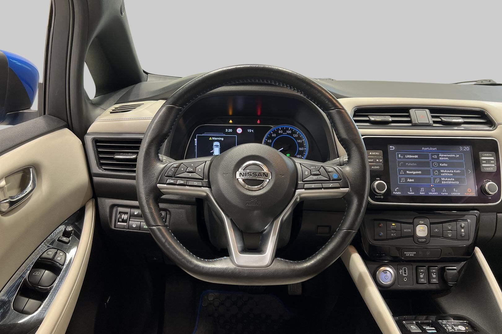 Nissan Leaf iso kuva 27