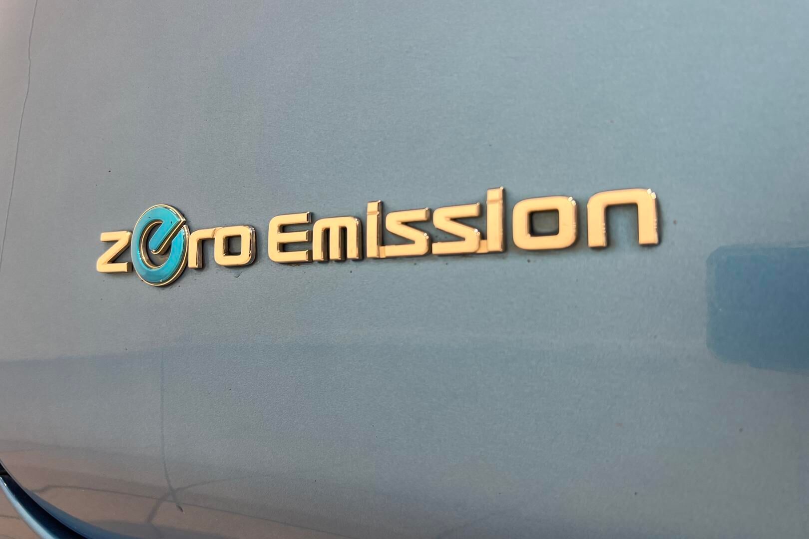 Nissan Leaf iso kuva 30