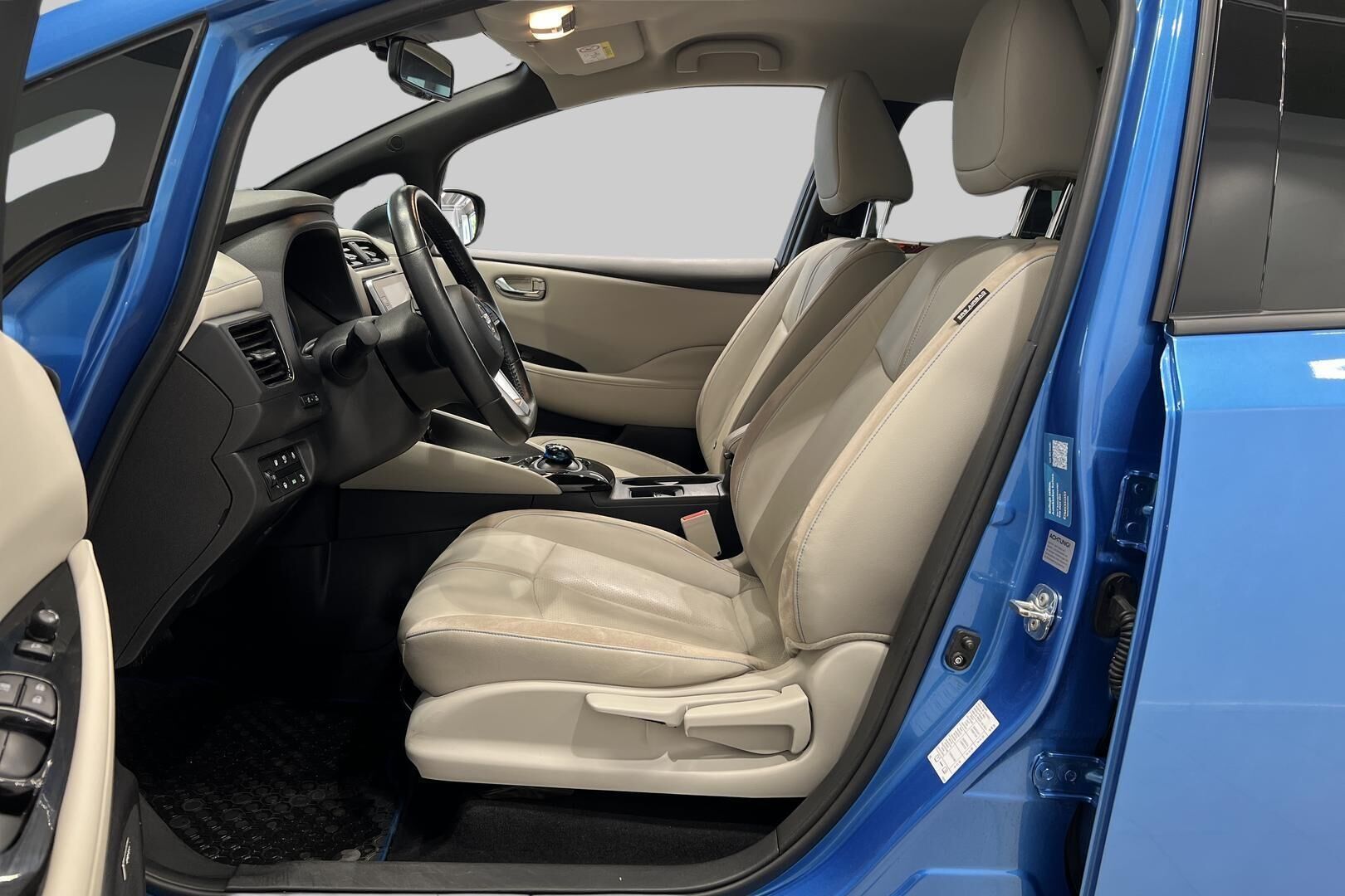 Nissan Leaf iso kuva 9