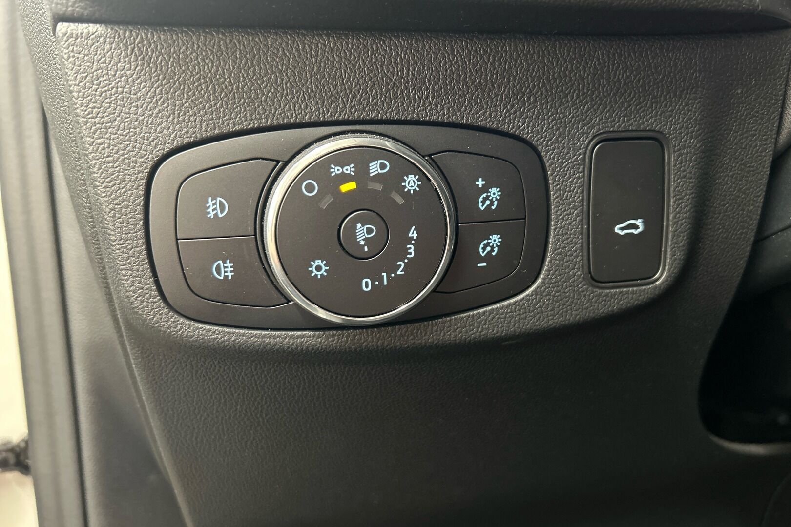 Ford Focus iso kuva 12