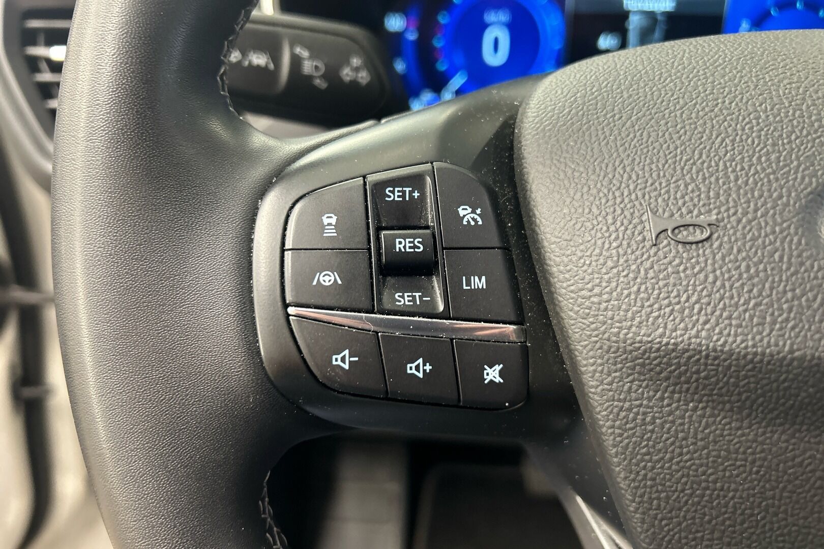Ford Focus iso kuva 13