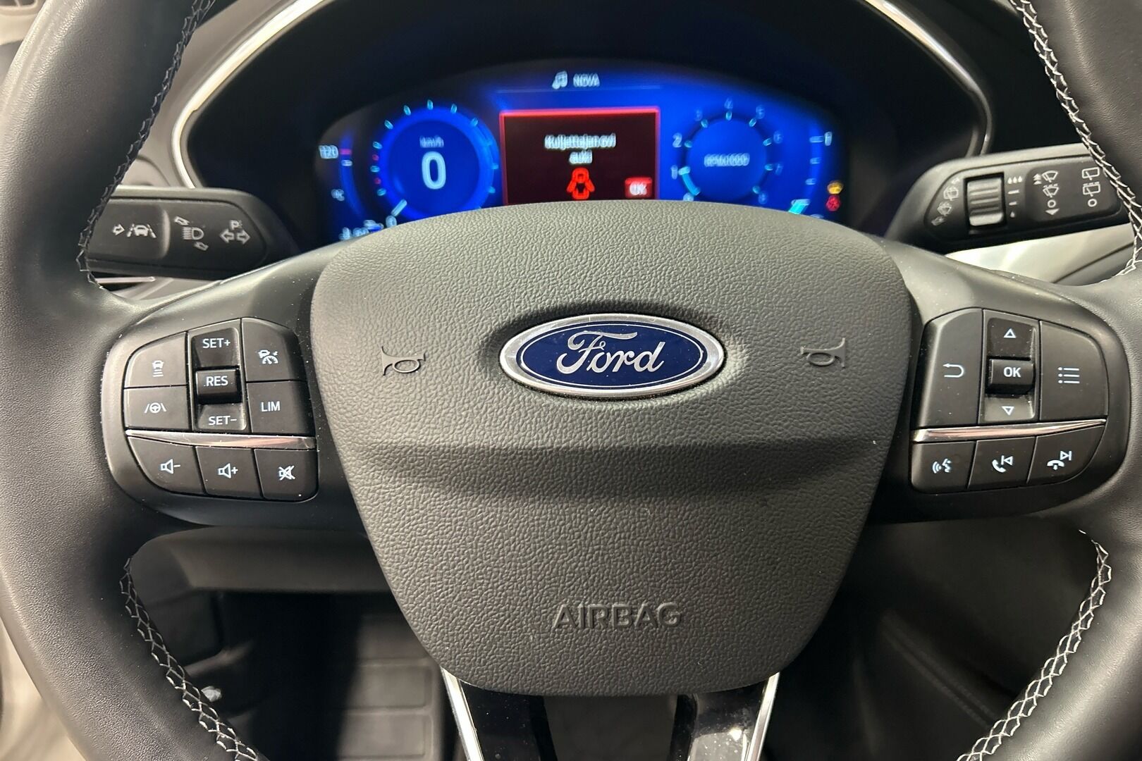 Ford Focus iso kuva 16