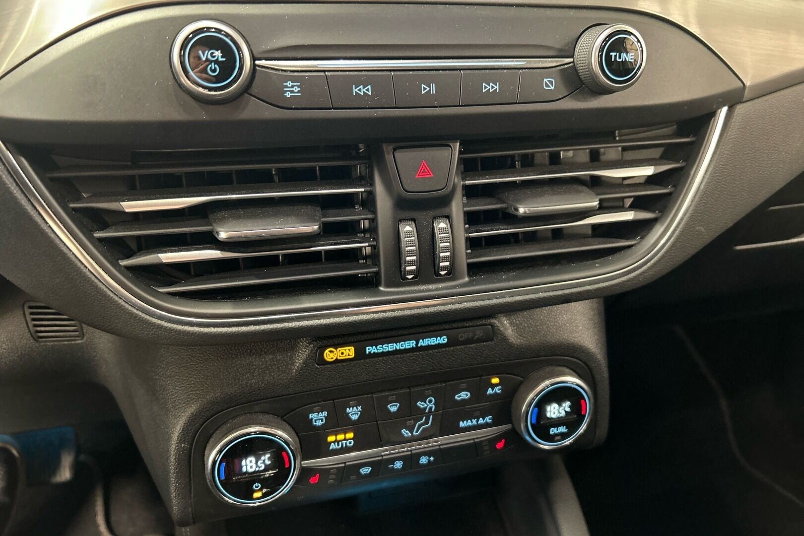 Ford Focus iso kuva 19