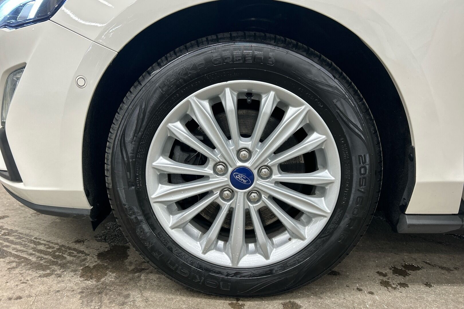 Ford Focus iso kuva 21