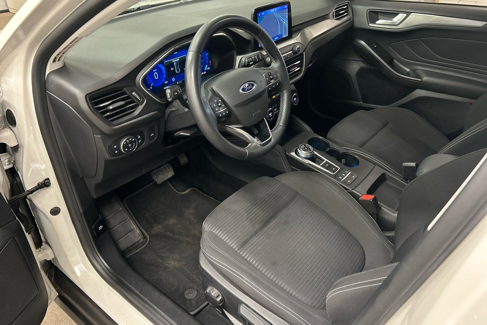 Ford Focus iso kuva 7