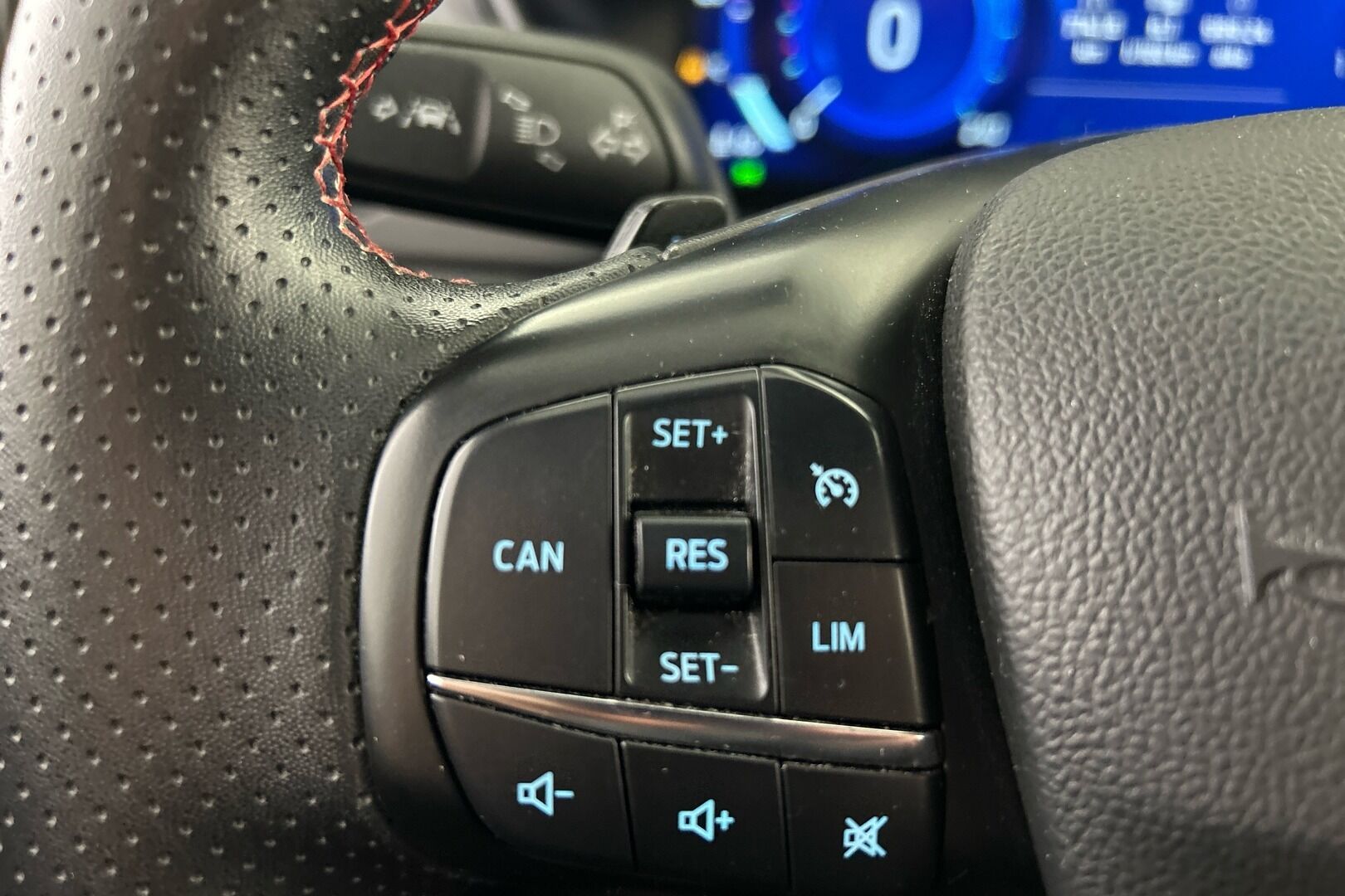Ford Focus iso kuva 15