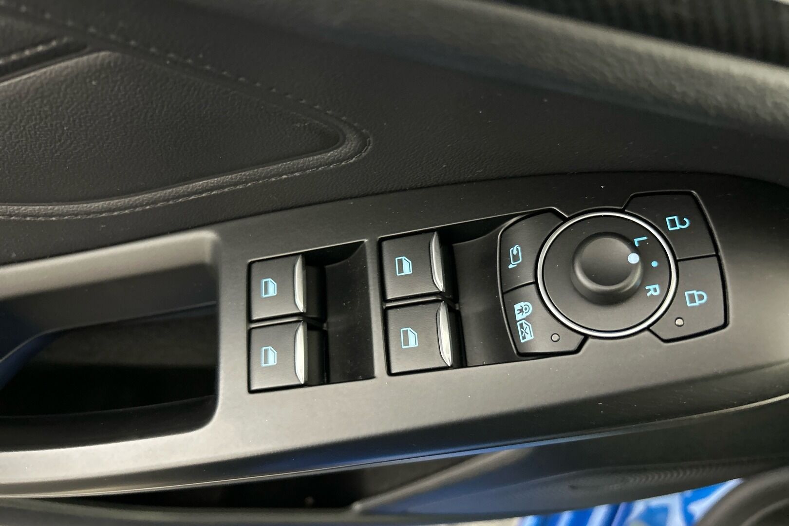 Ford Focus iso kuva 16