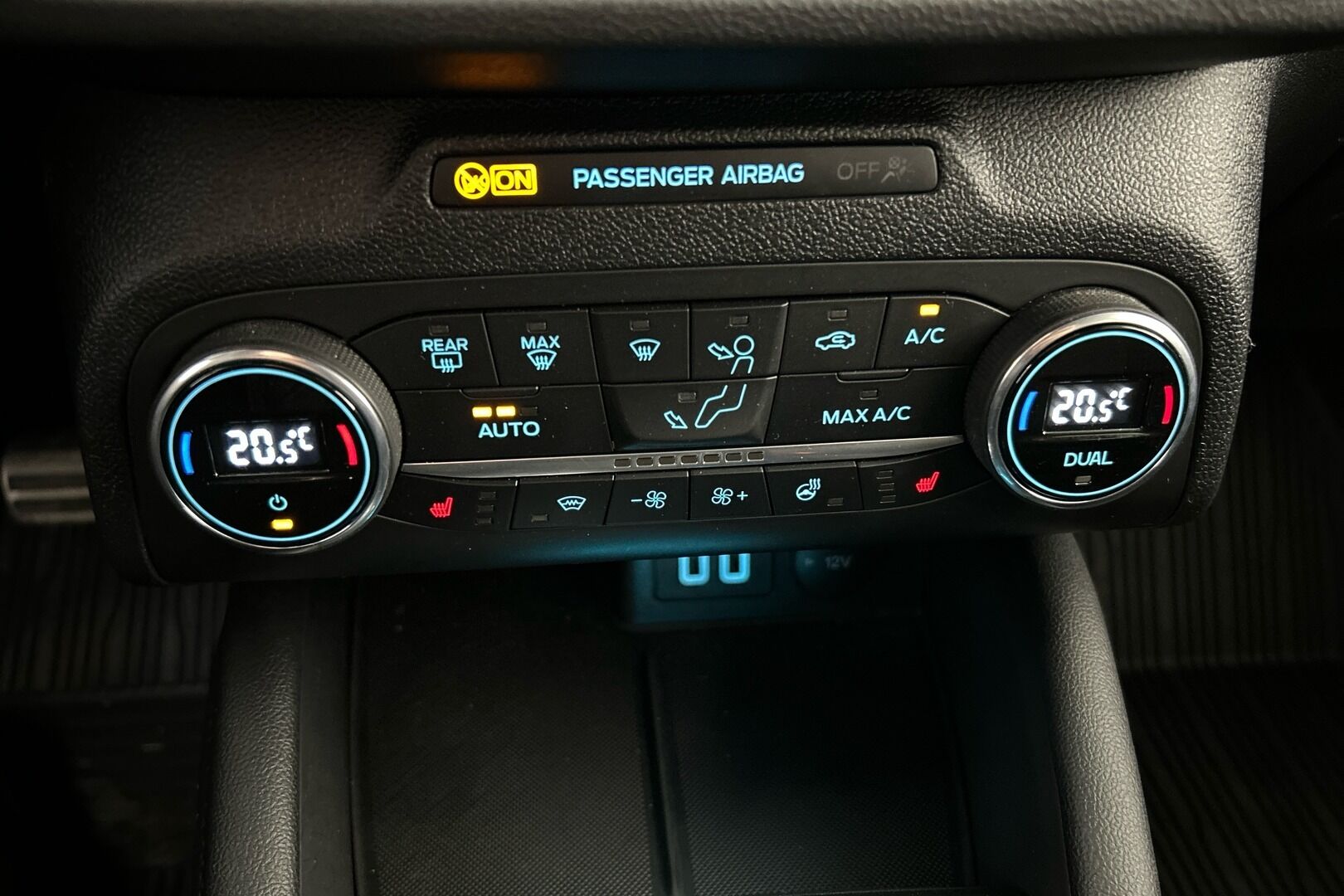 Ford Focus iso kuva 23