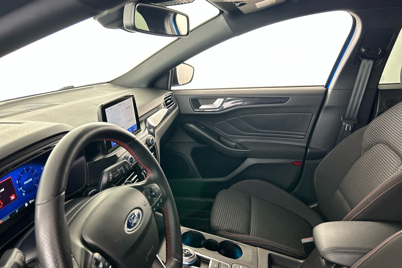 Ford Focus iso kuva 6