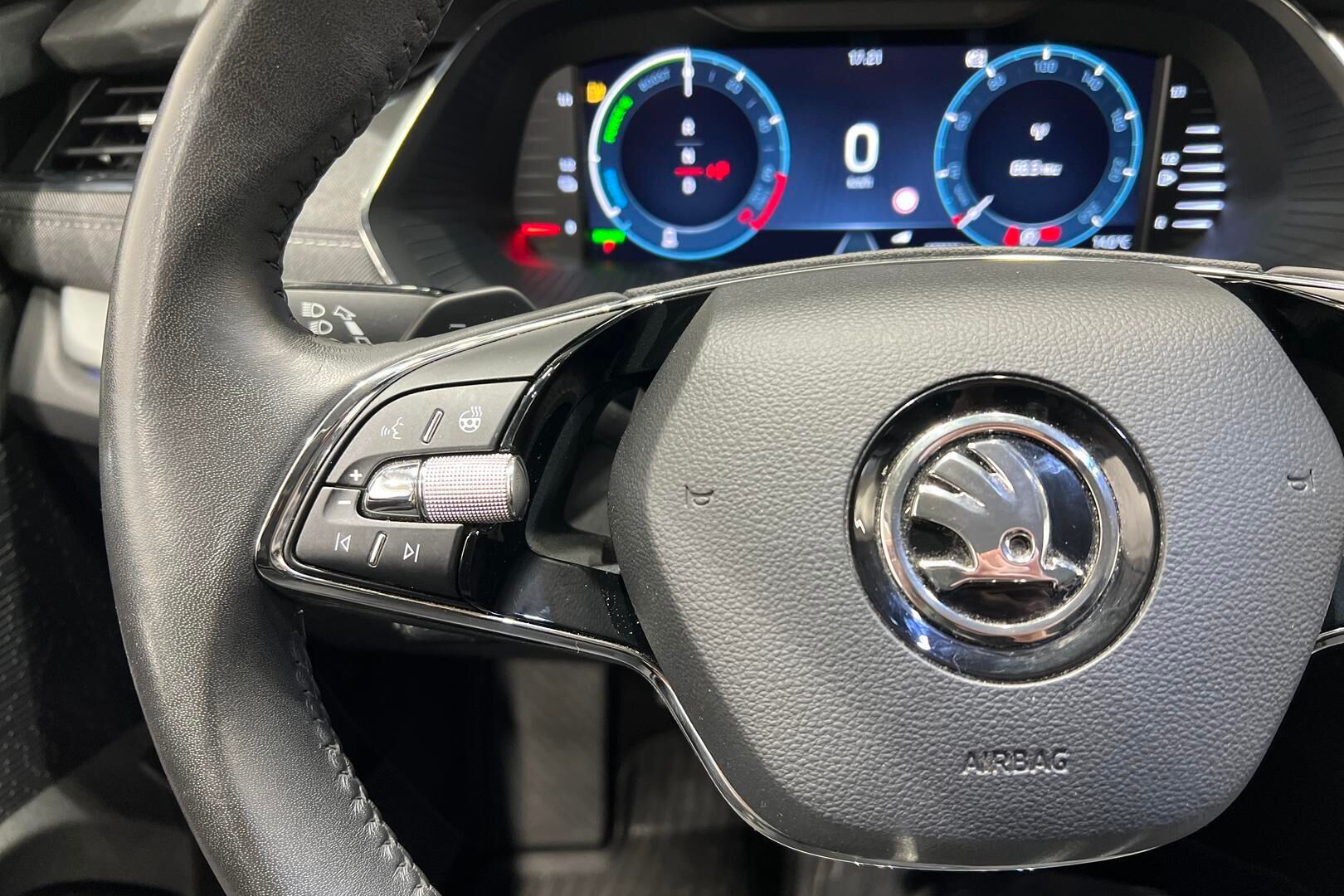 Skoda Octavia iso kuva 30