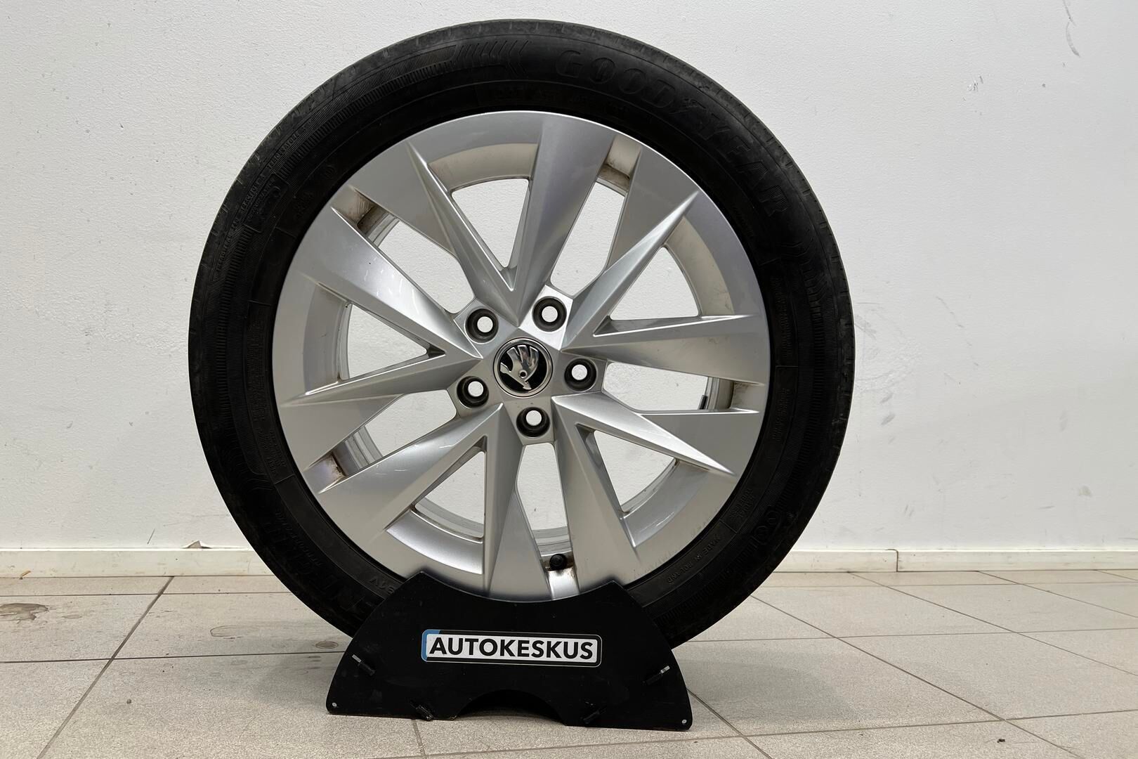 Skoda Octavia iso kuva 38