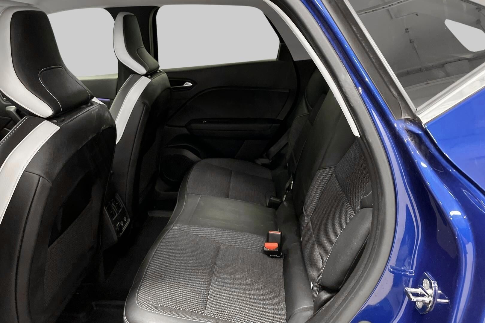 Renault Captur iso kuva 10