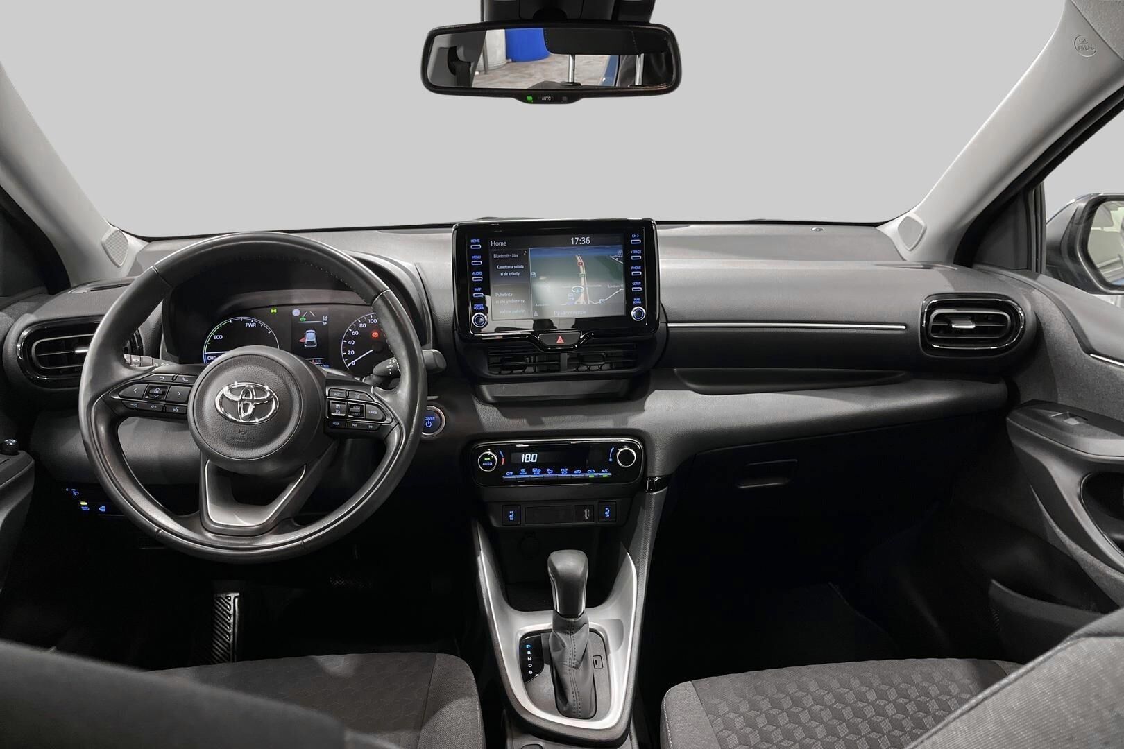 Toyota Yaris iso kuva 10