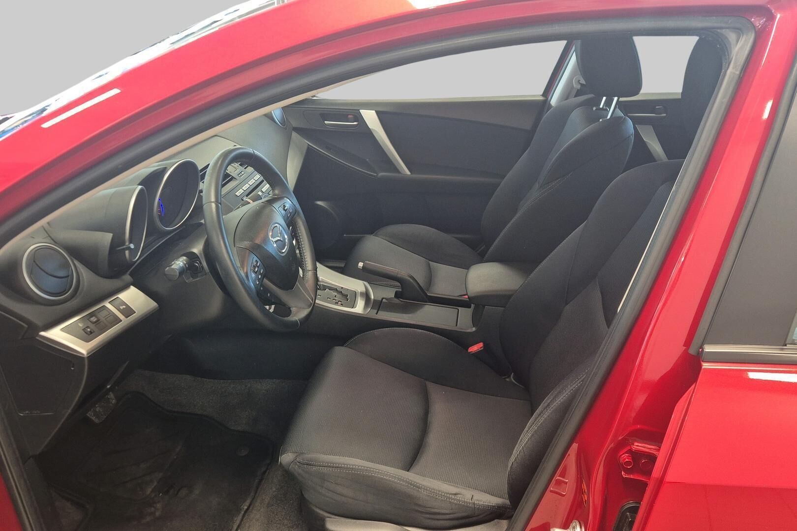 Mazda Mazda3 iso kuva 9