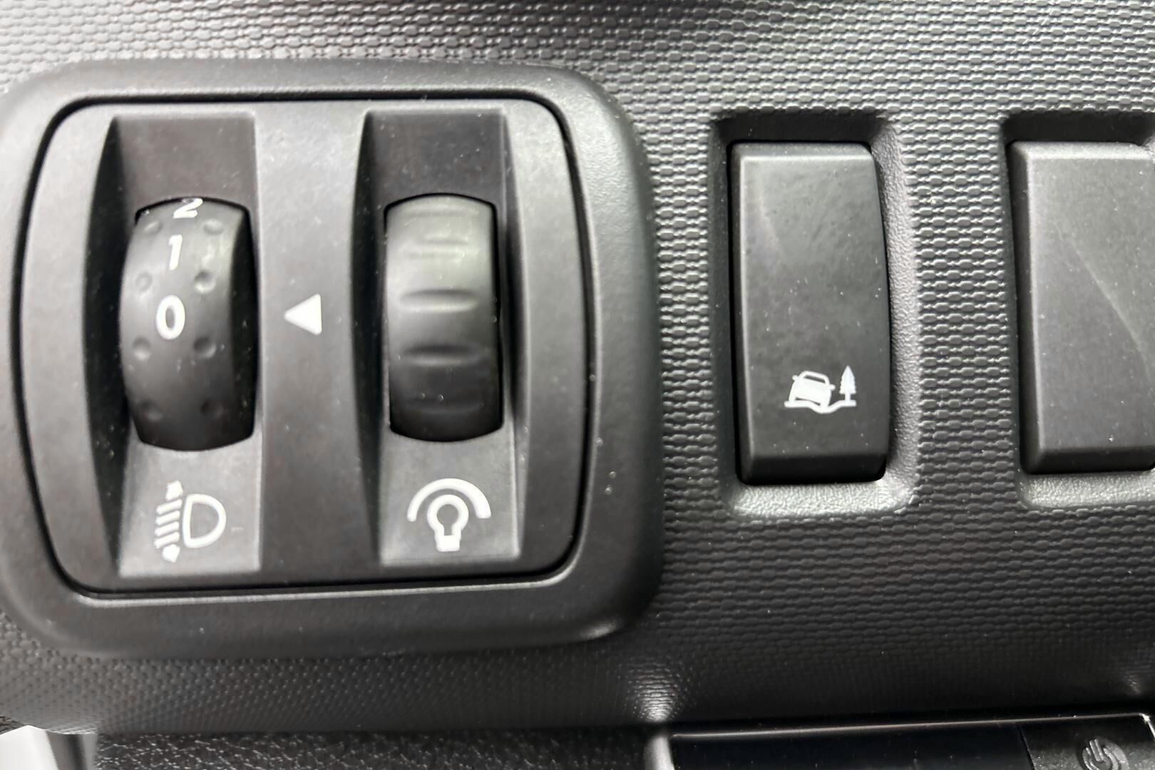 Nissan NV300 iso kuva 12