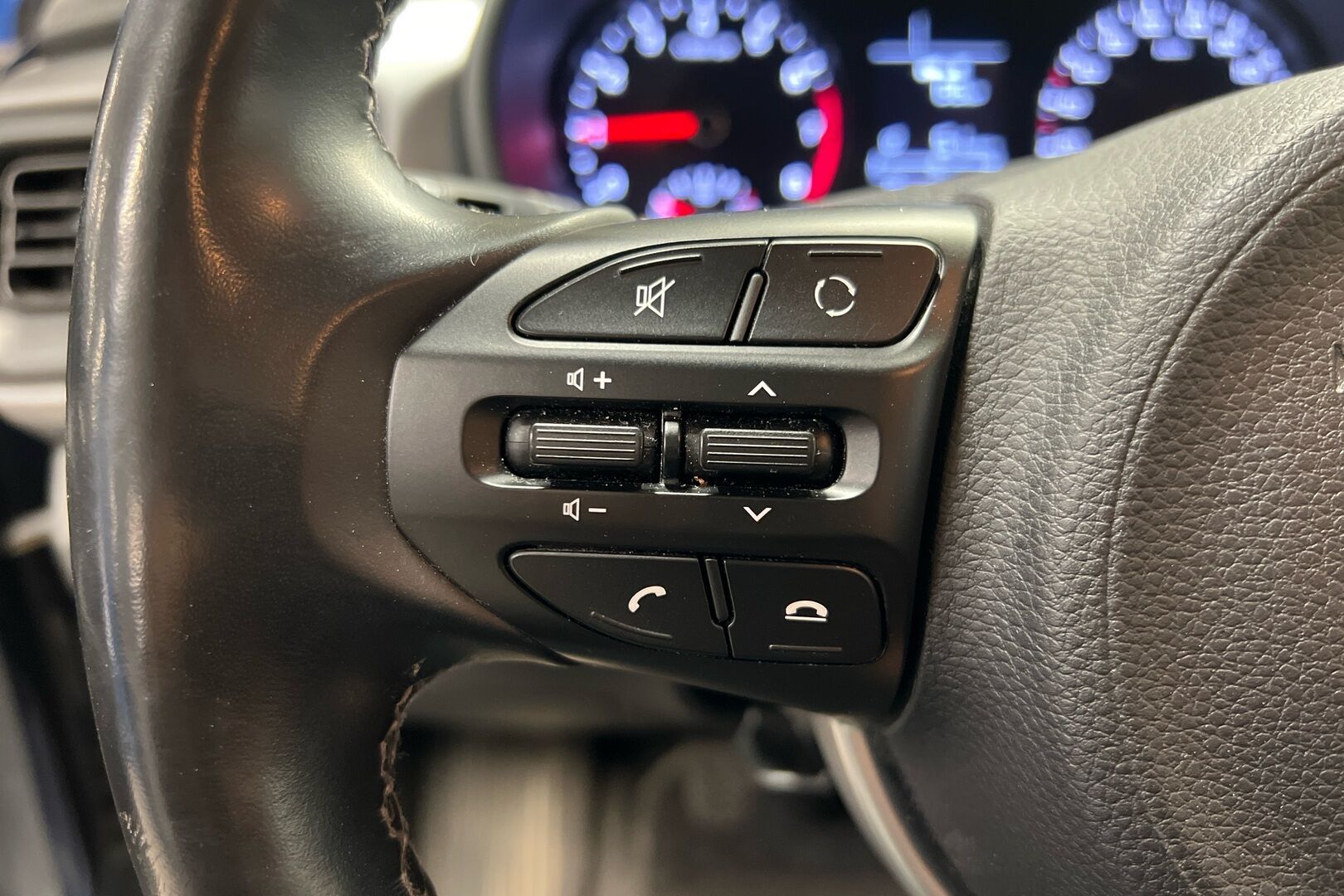Kia Rio iso kuva 13