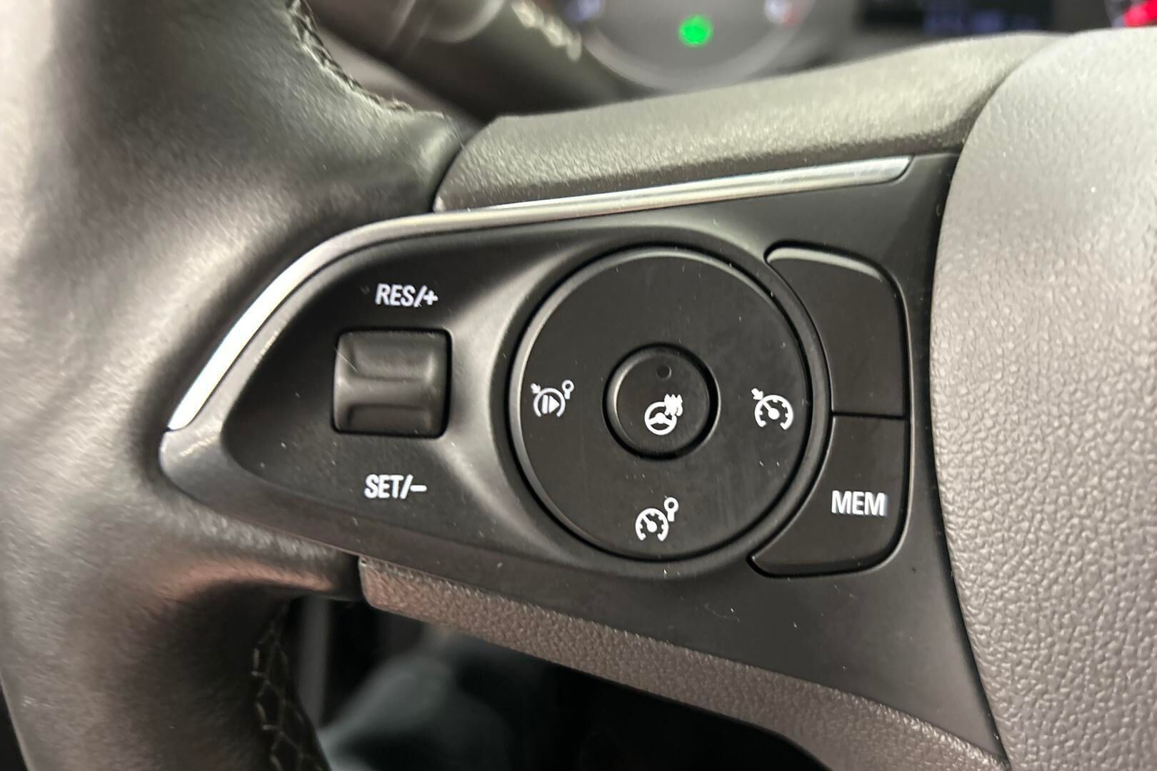 Opel Crossland X iso kuva 20