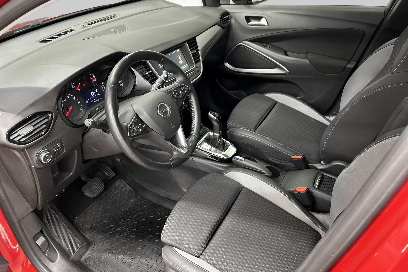 Opel Crossland X iso kuva 9