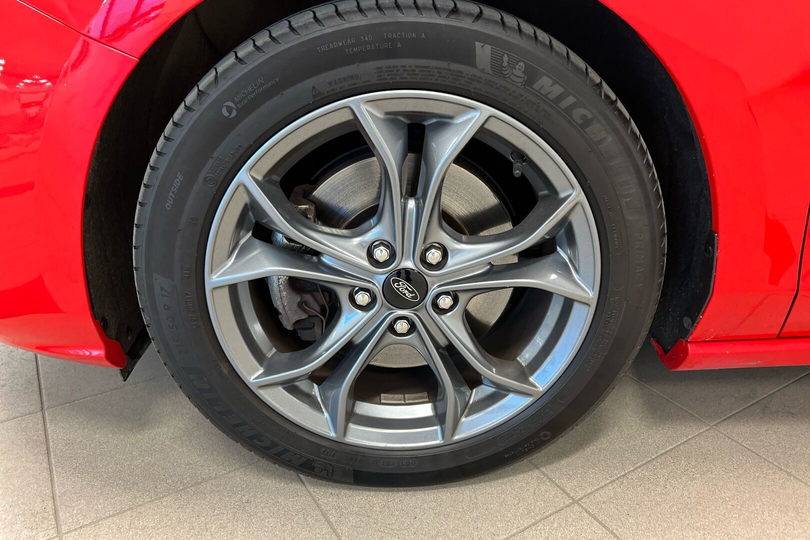 Ford Focus iso kuva 10