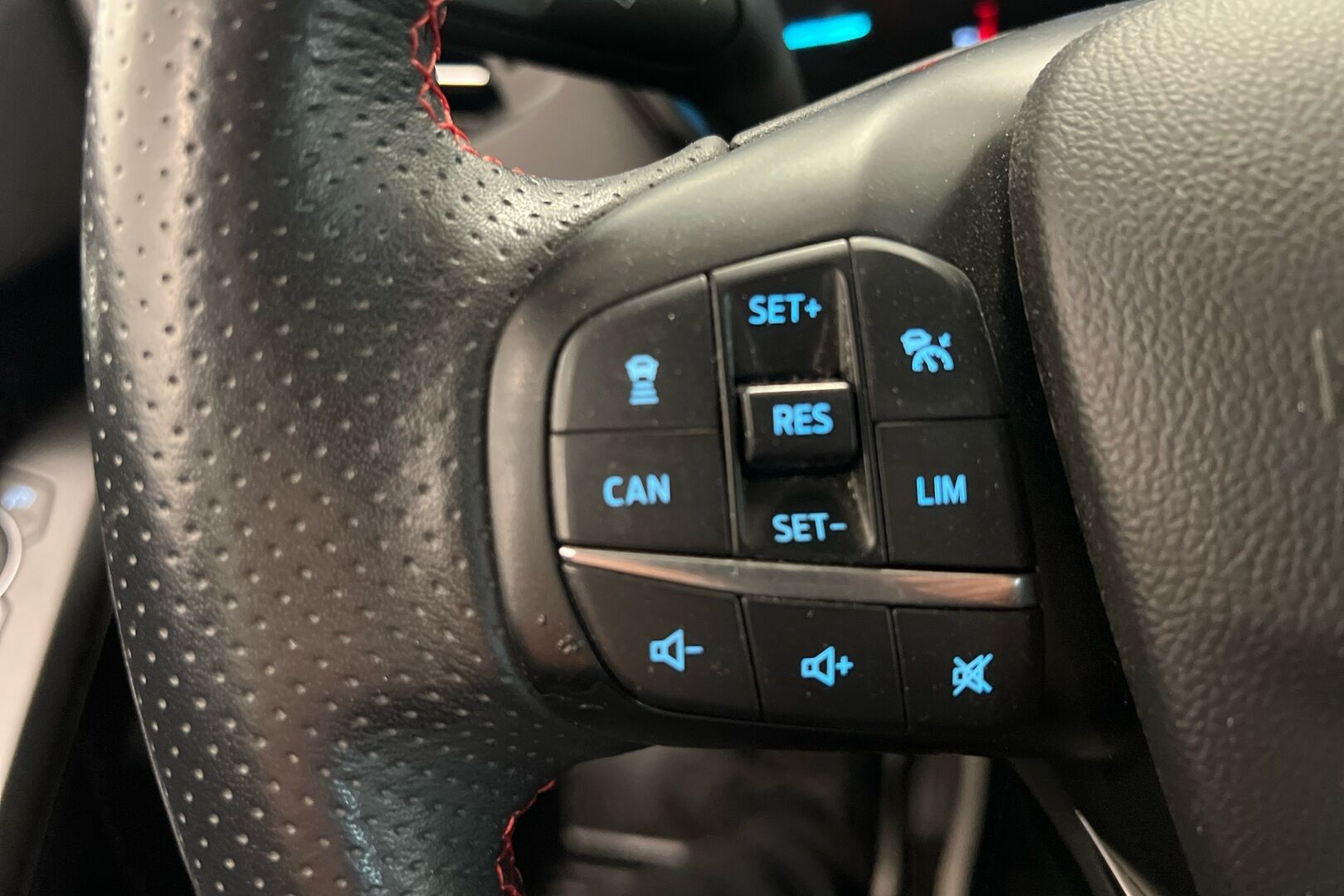 Ford Focus iso kuva 14