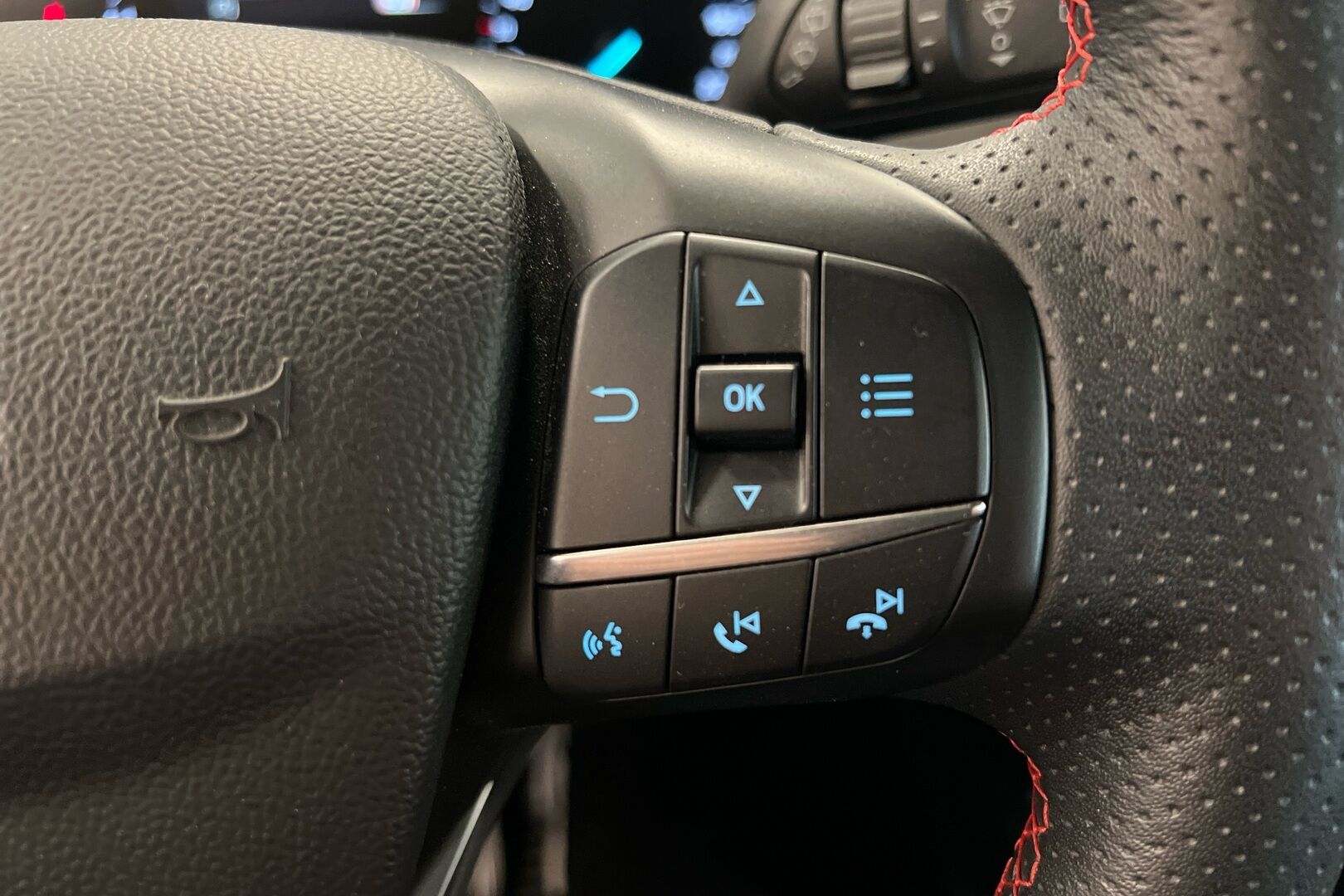 Ford Focus iso kuva 15