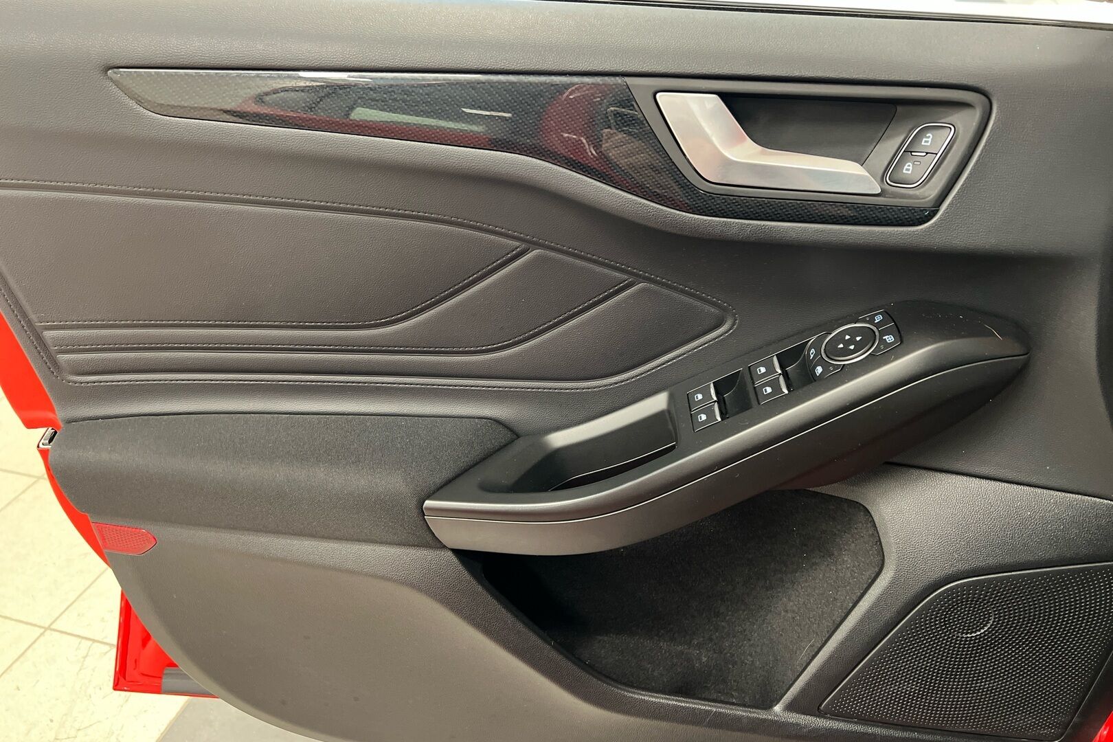 Ford Focus iso kuva 17