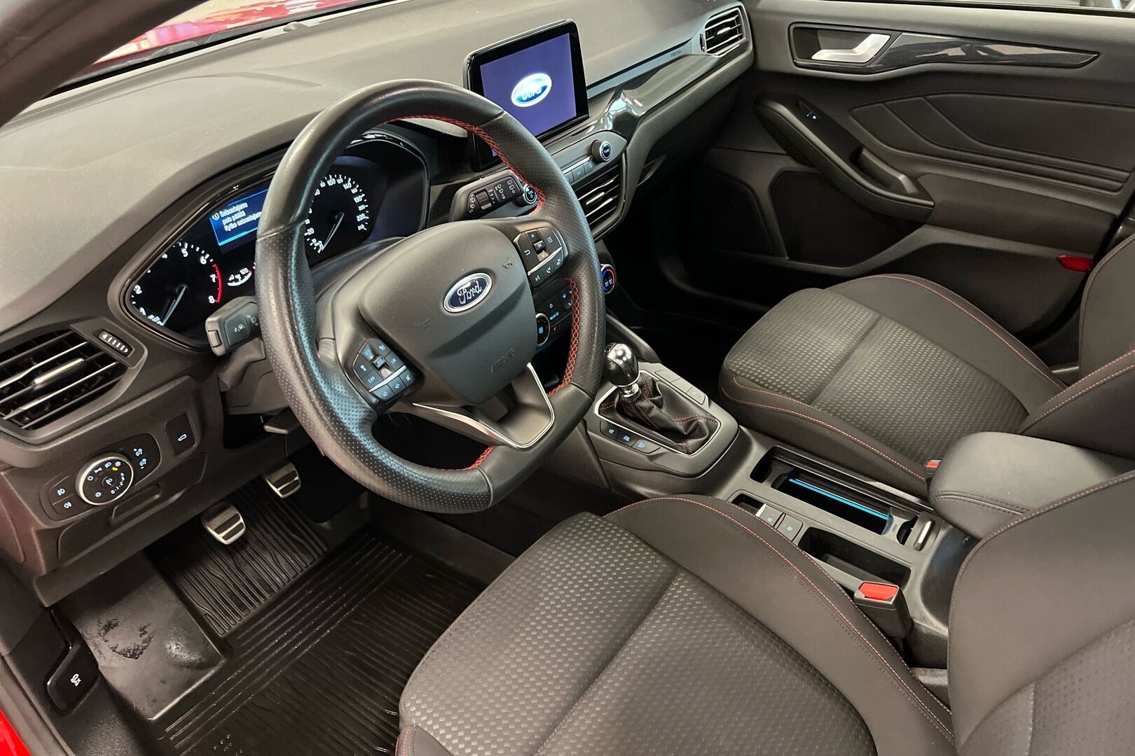 Ford Focus iso kuva 6