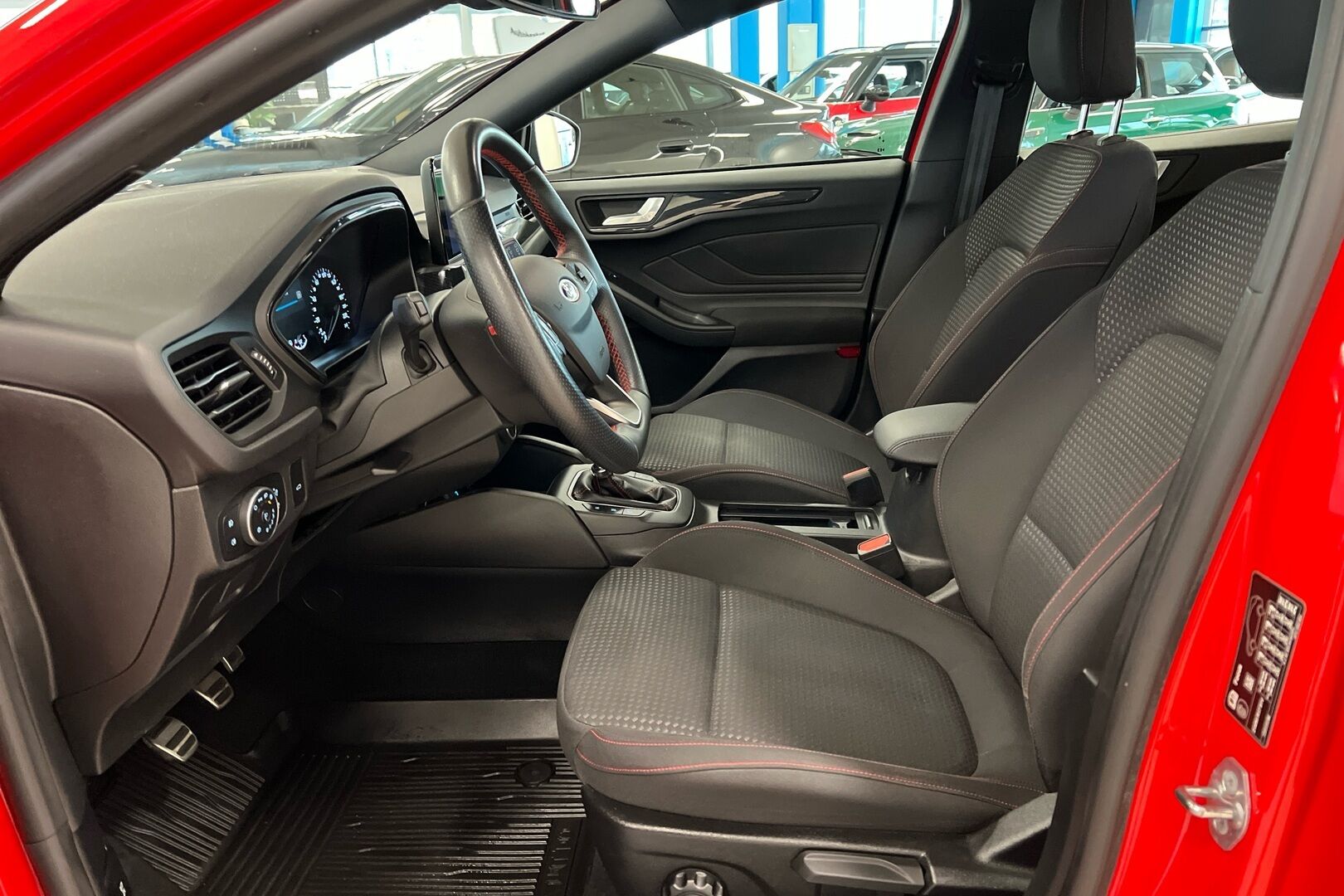 Ford Focus iso kuva 7