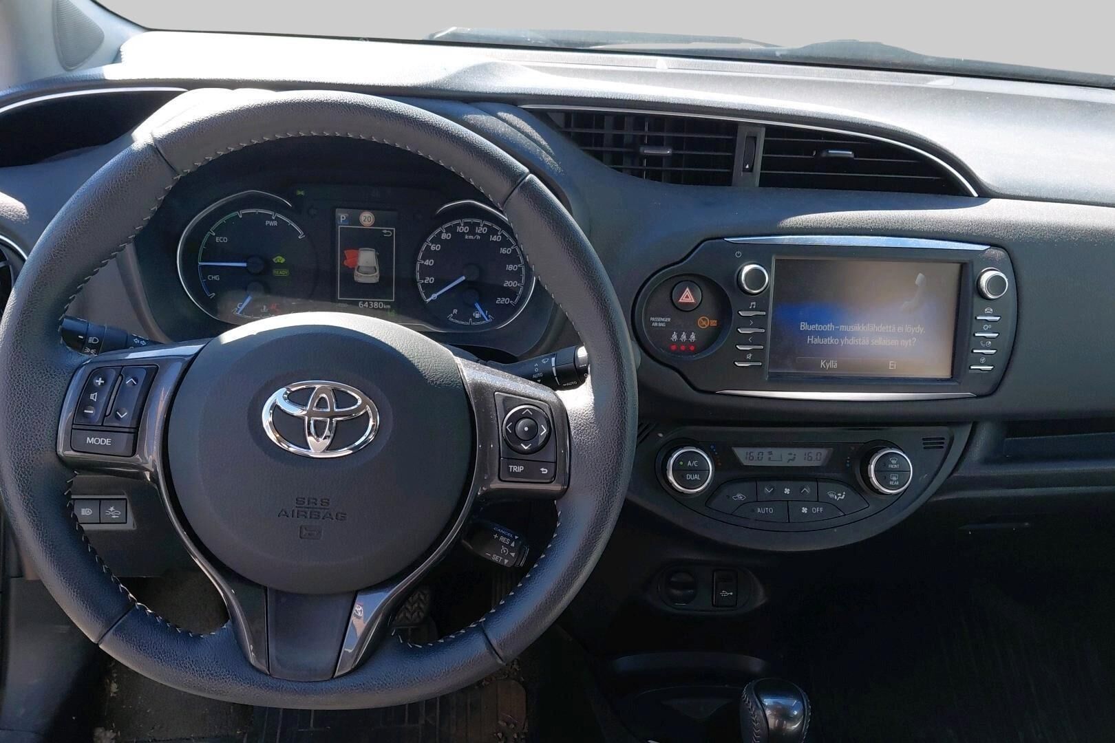 TOYOTA YARIS iso kuva 1