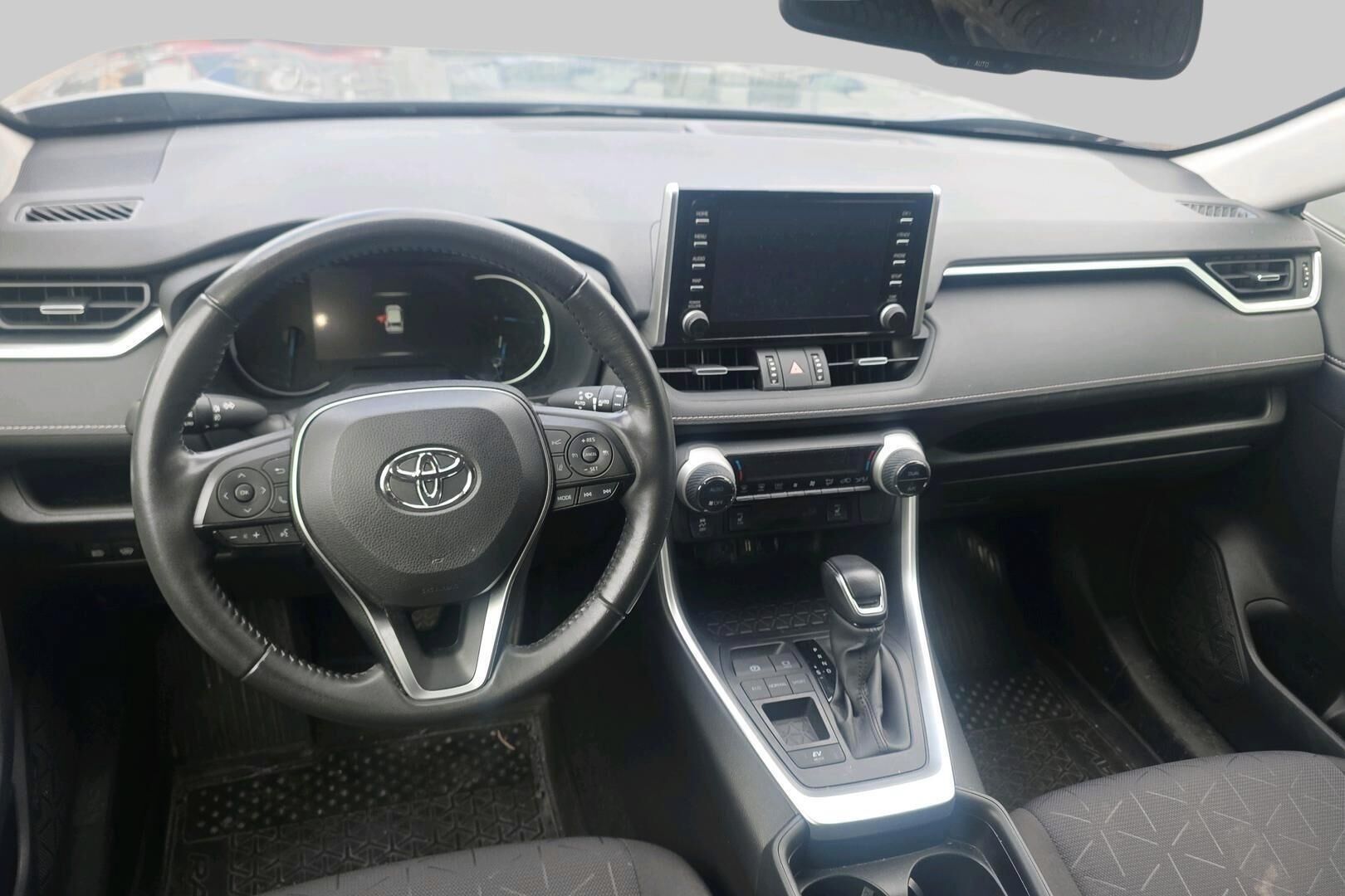 Toyota RAV4 iso kuva 1