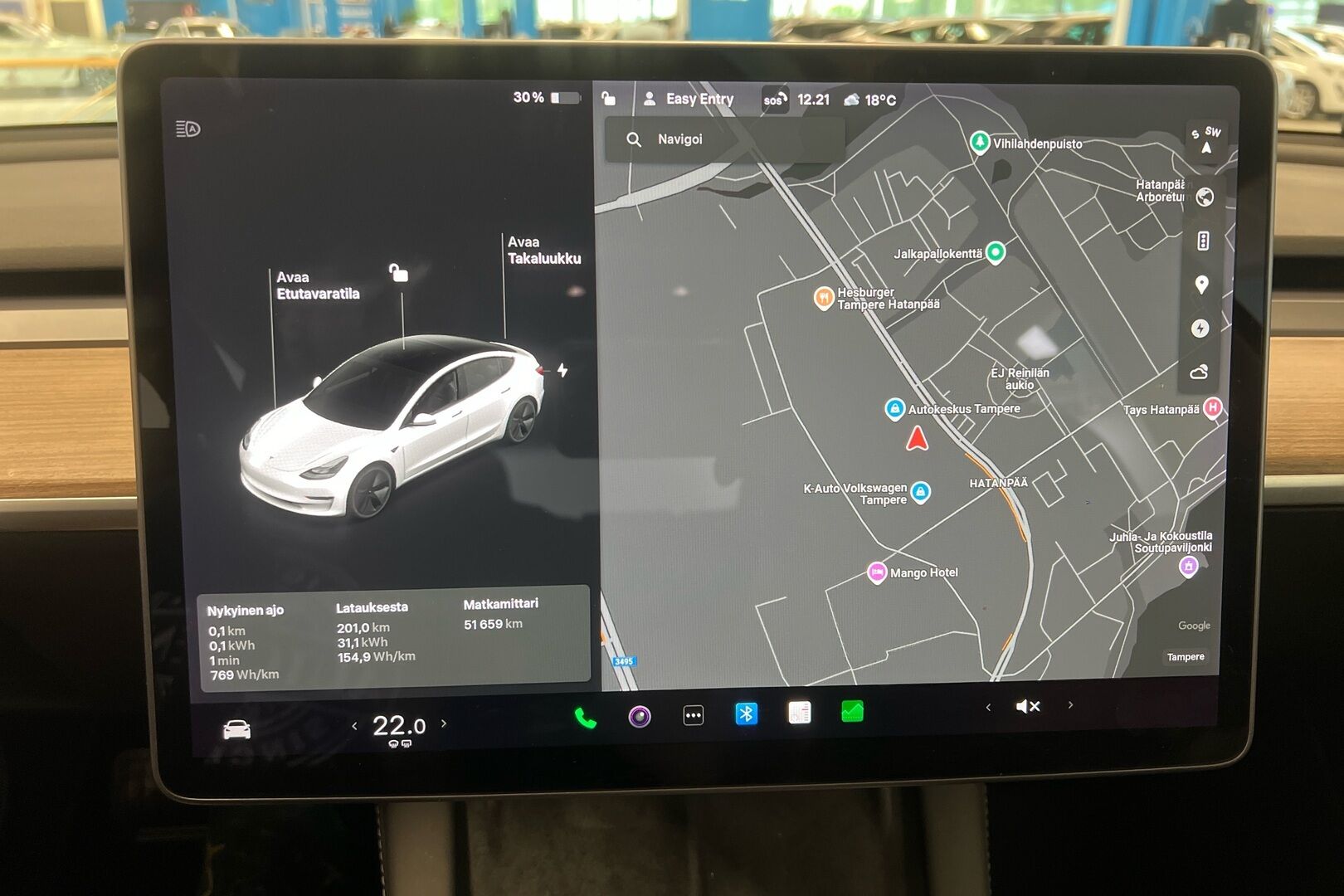 Tesla Model 3 iso kuva 11
