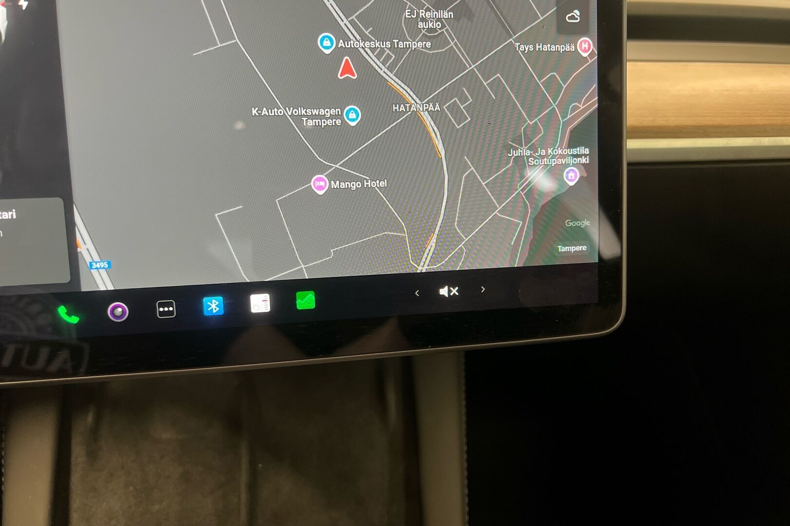 Tesla Model 3 iso kuva 15