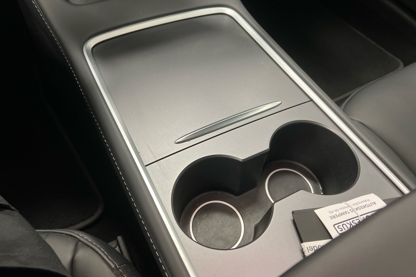 Tesla Model 3 iso kuva 16