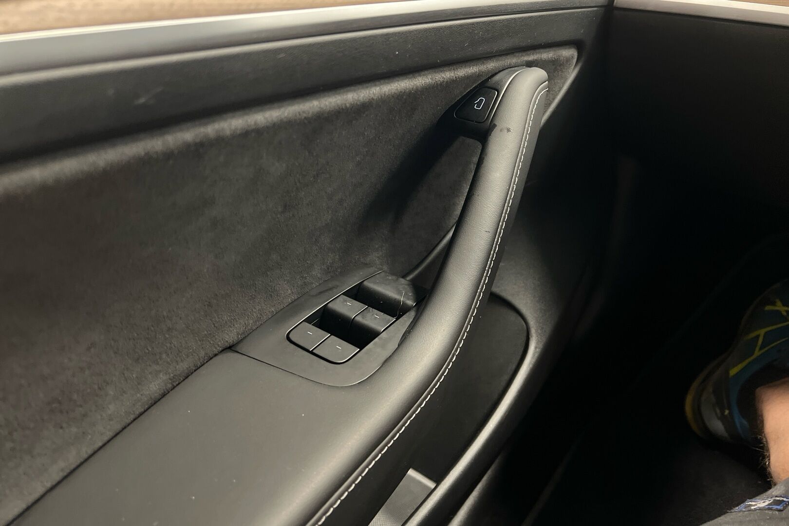 Tesla Model 3 iso kuva 19