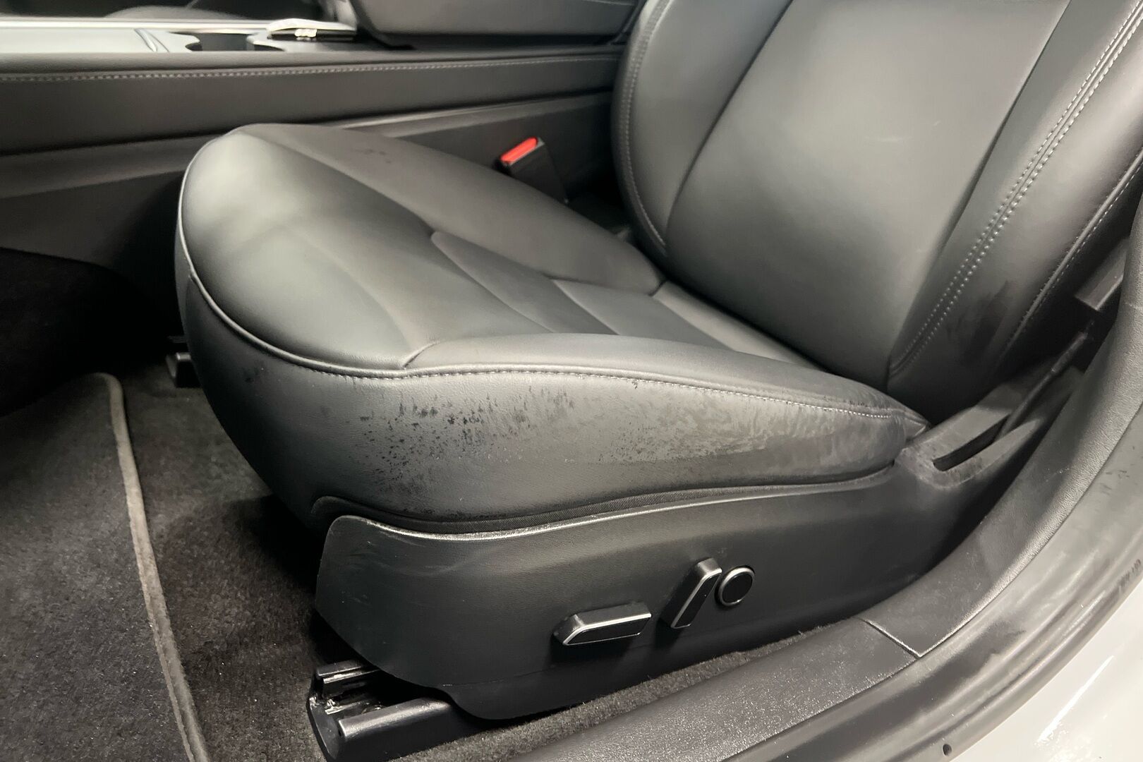 Tesla Model 3 iso kuva 20