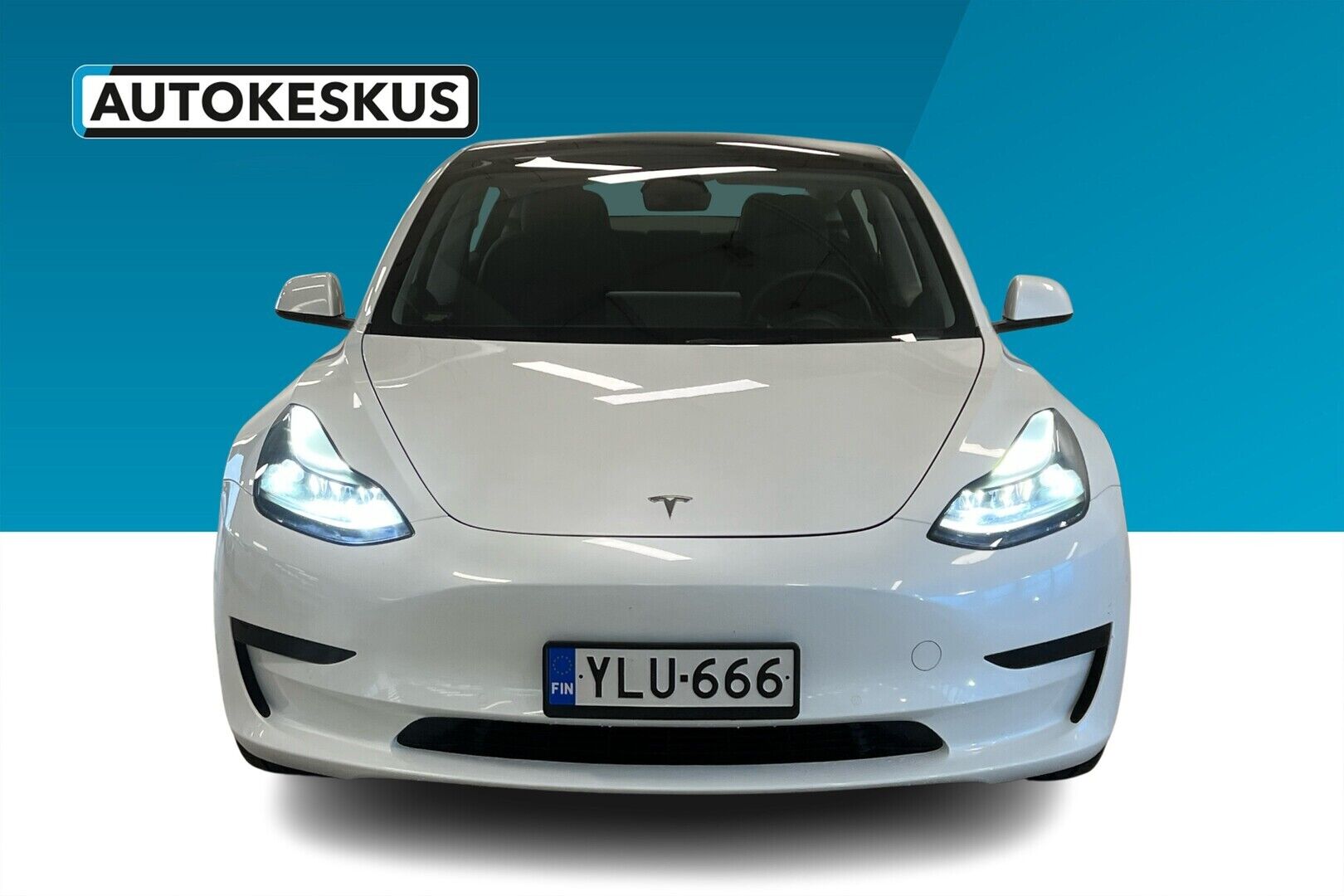 Tesla Model 3 iso kuva 3