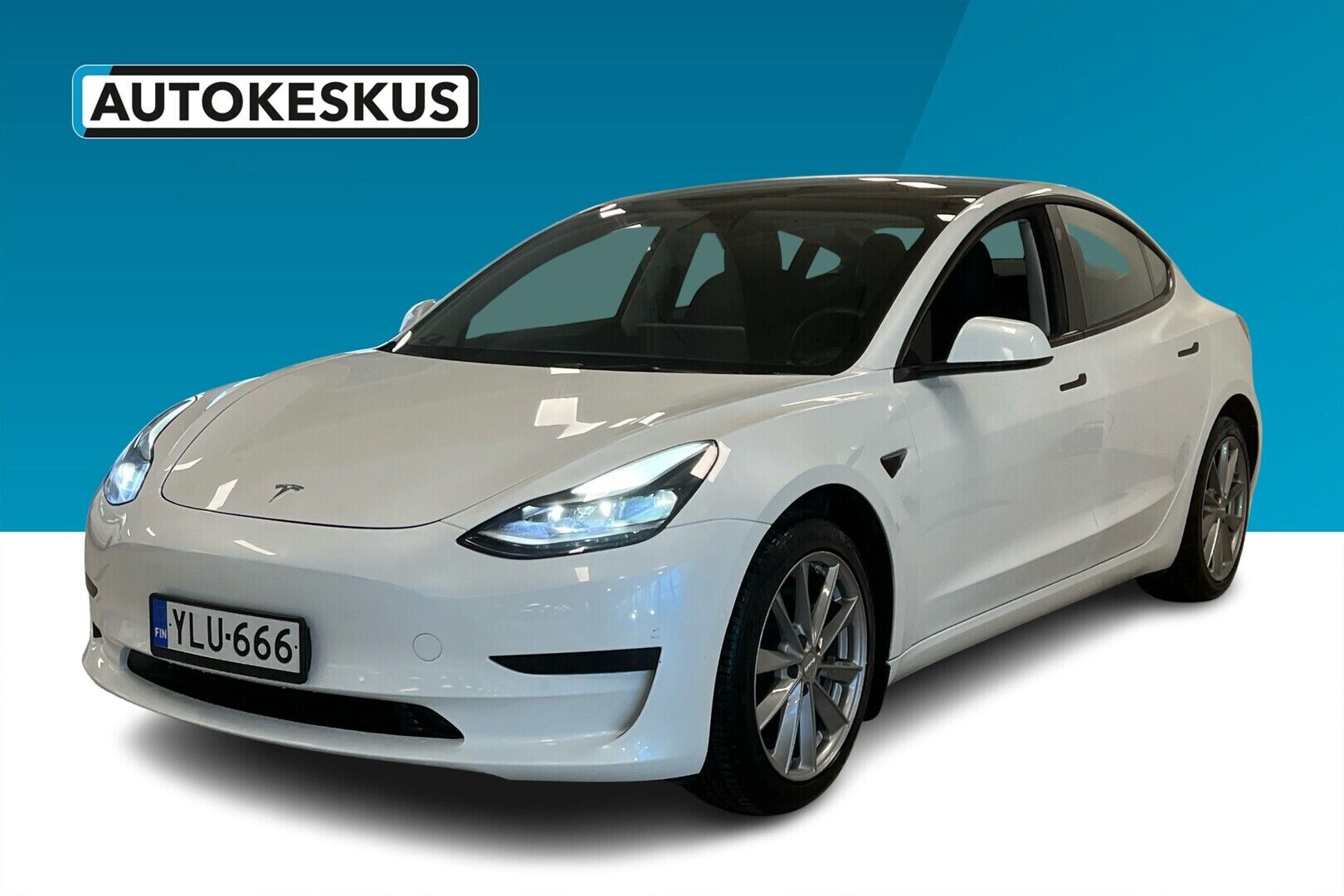 Tesla Model 3 iso kuva 0