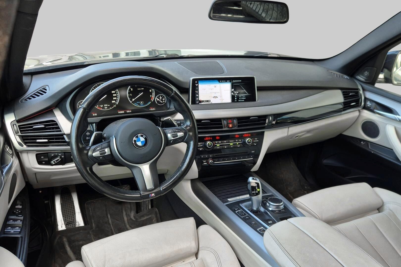 BMW X5 iso kuva 2