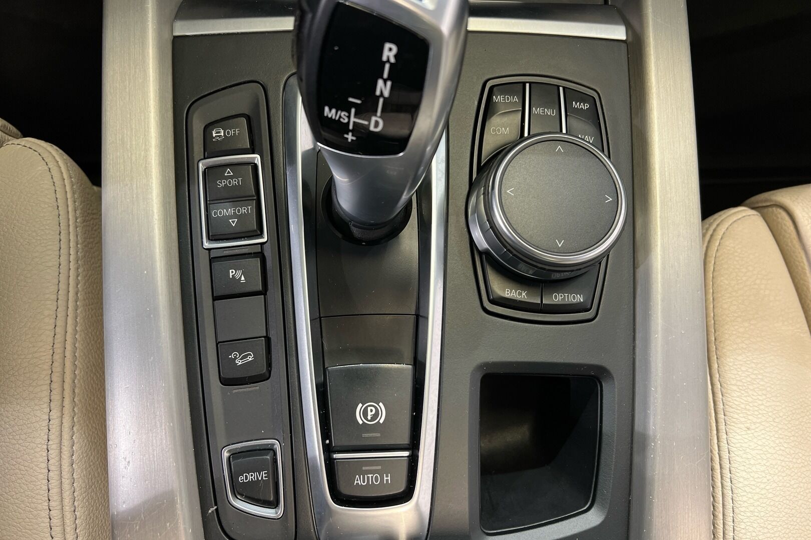 BMW X5 iso kuva 22