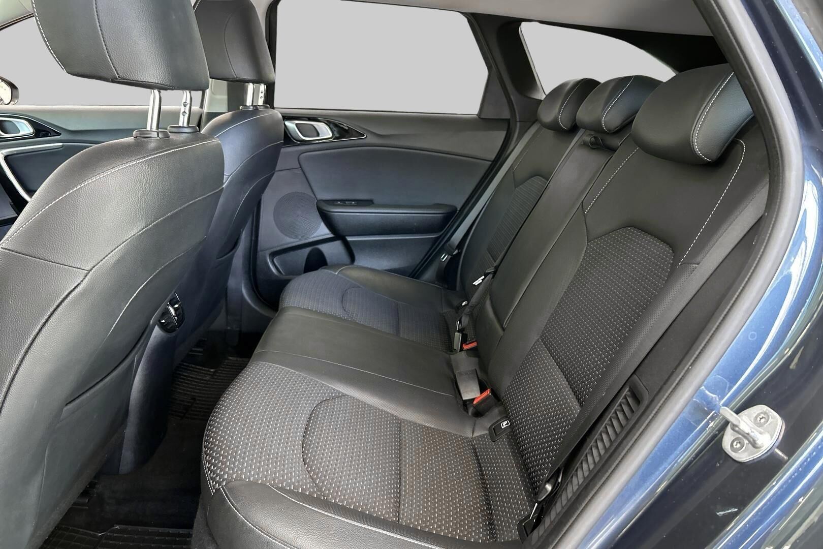 Kia Ceed iso kuva 8